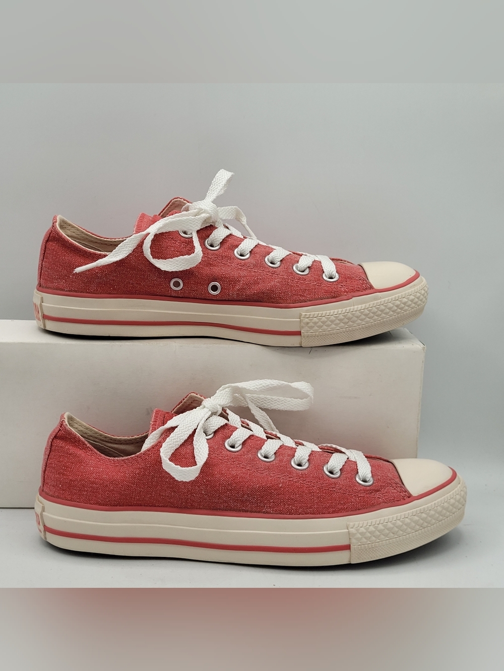 Converse Size 7 In Mens 9 In Womens - Picture 16 of 16